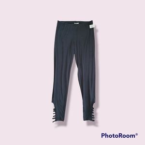 Leggings with opening at the anke